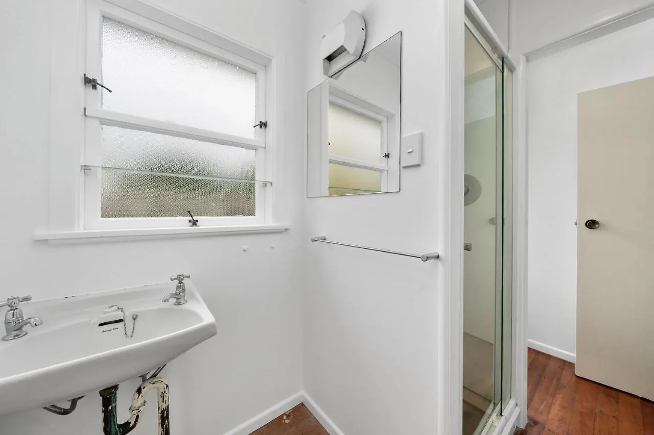 Blue Gate Cottage - Waikanae Beach Holiday Home