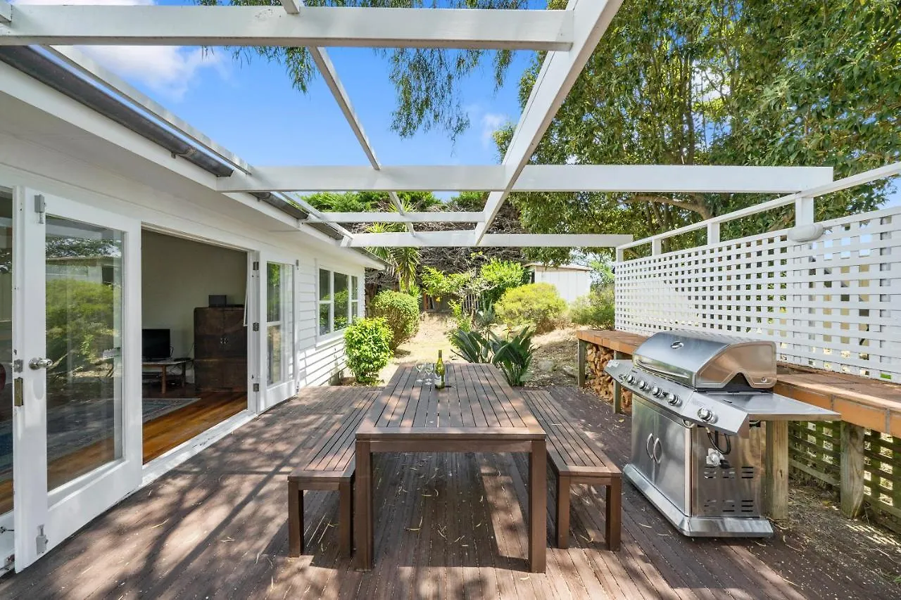 Blue Gate Cottage - Waikanae Beach Holiday Home