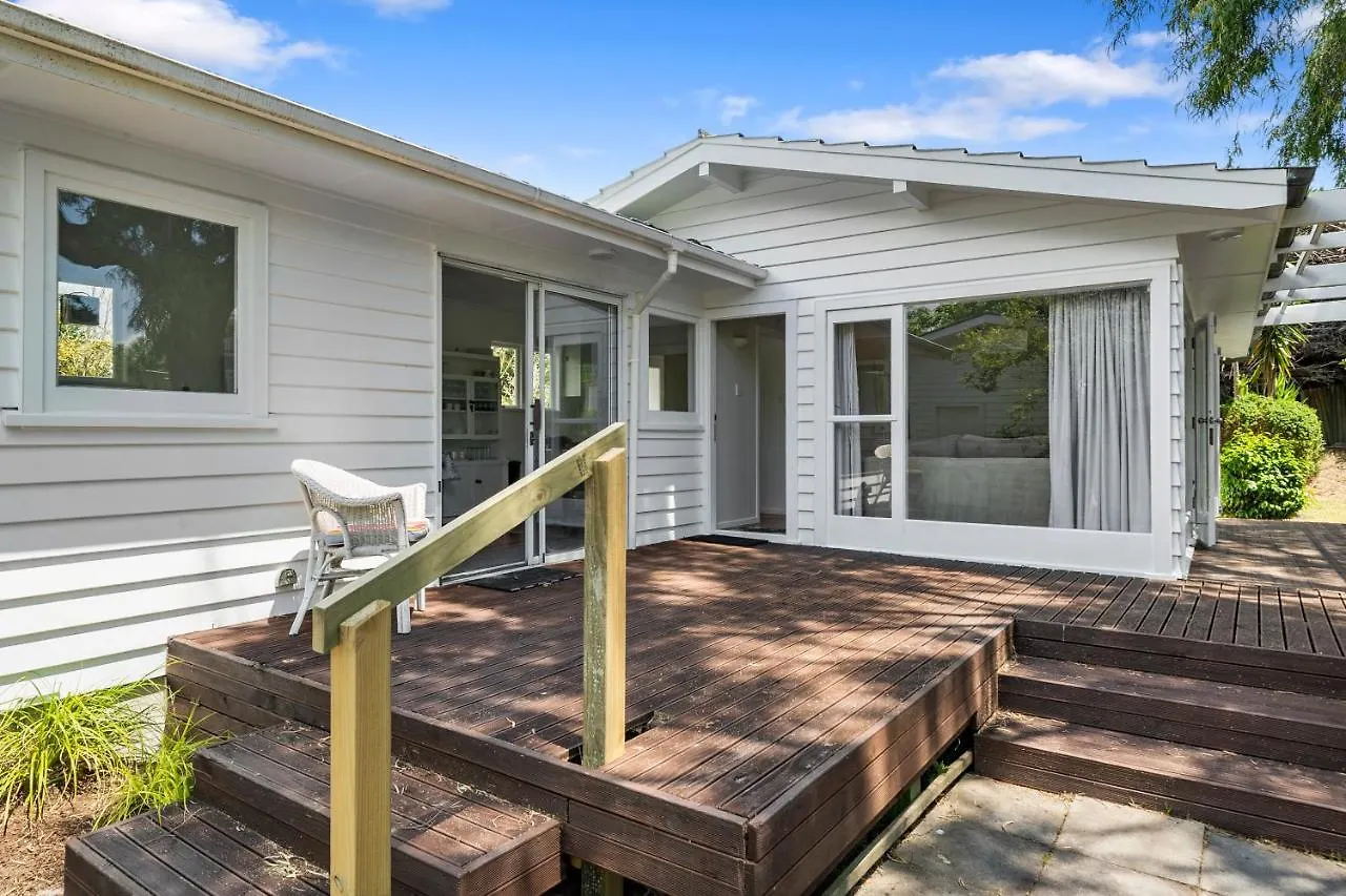 Blue Gate Cottage - Waikanae Beach Holiday Home New Zealand