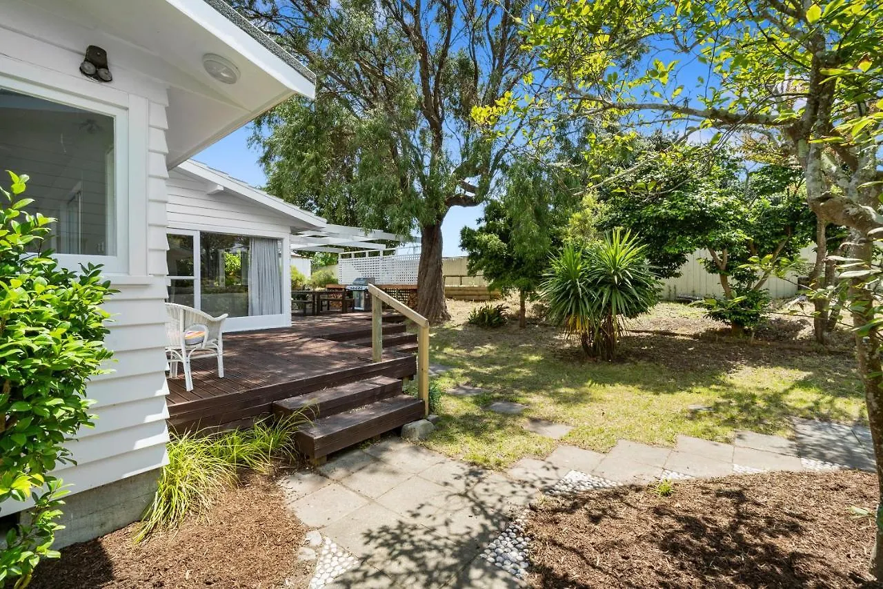 Blue Gate Cottage - Waikanae Beach Holiday Home New Zealand